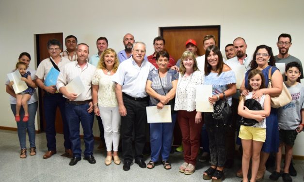 Emprendedores y productores del sur recibieron créditos por 1.570.000 pesos