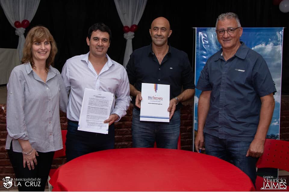 Firma de convenio entre los municipios de La Cruz y Río Tercero