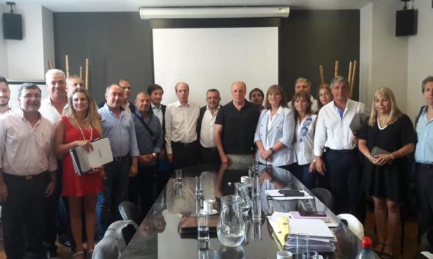 Defensores de todo el país se reunieron por el incremento de las cuotas de planes de auto