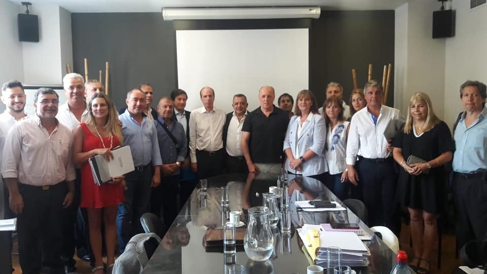 Defensores de todo el país se reunieron por el incremento de las cuotas de planes de auto