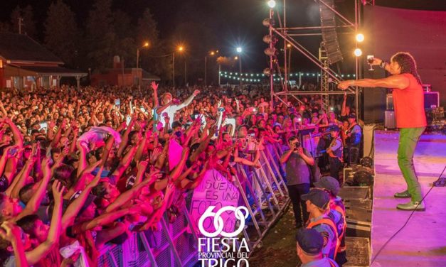 Carlitos “La Mona” Jiménez cerró la Fiesta del Trigo de Villa Huidobro