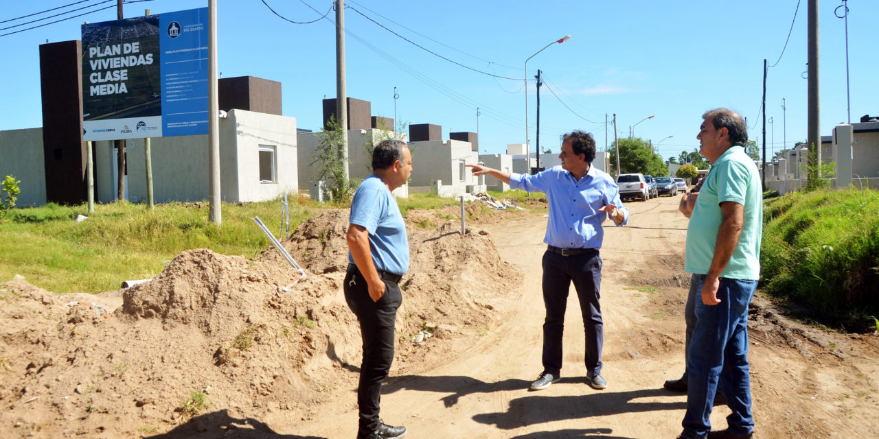 Llamosas supervisó el avance de las viviendas en Guarnición Aérea
