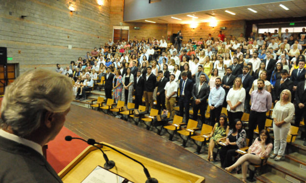 Firme defensa de la educación pública en la primera colación de grado de la UNRC