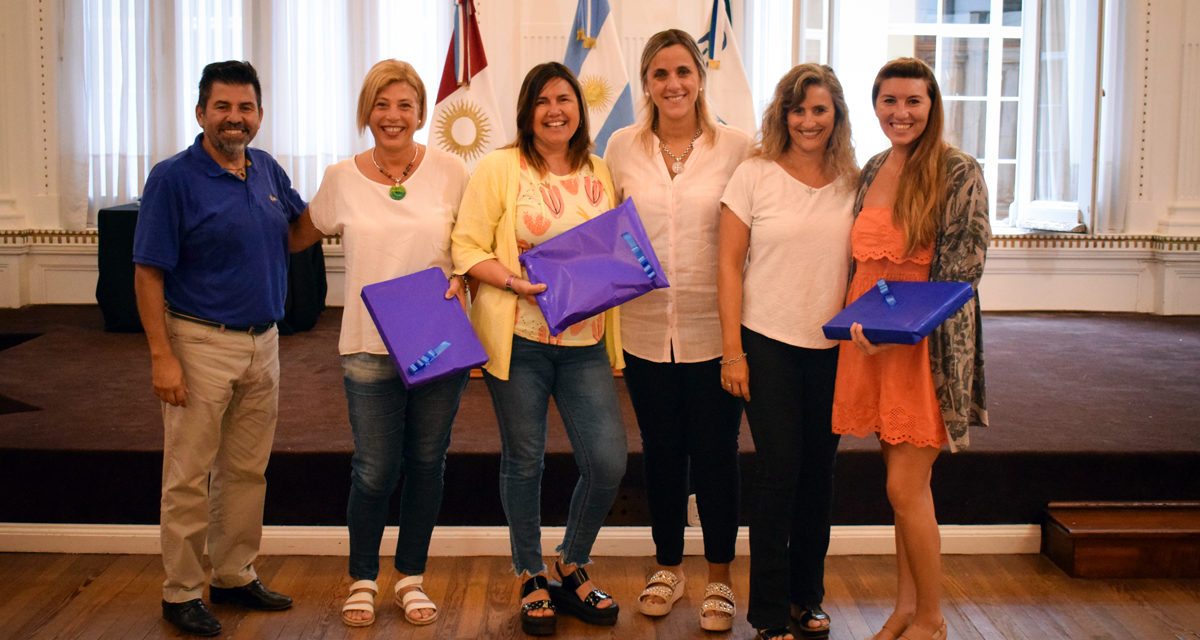Más de 70 empleados municipales terminan sus estudios en horario de trabajo