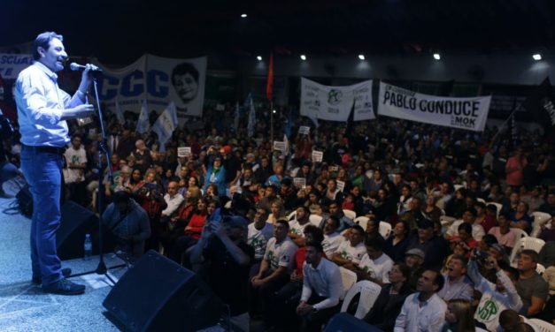 Masivo acto de proclamación de Pablo Carro