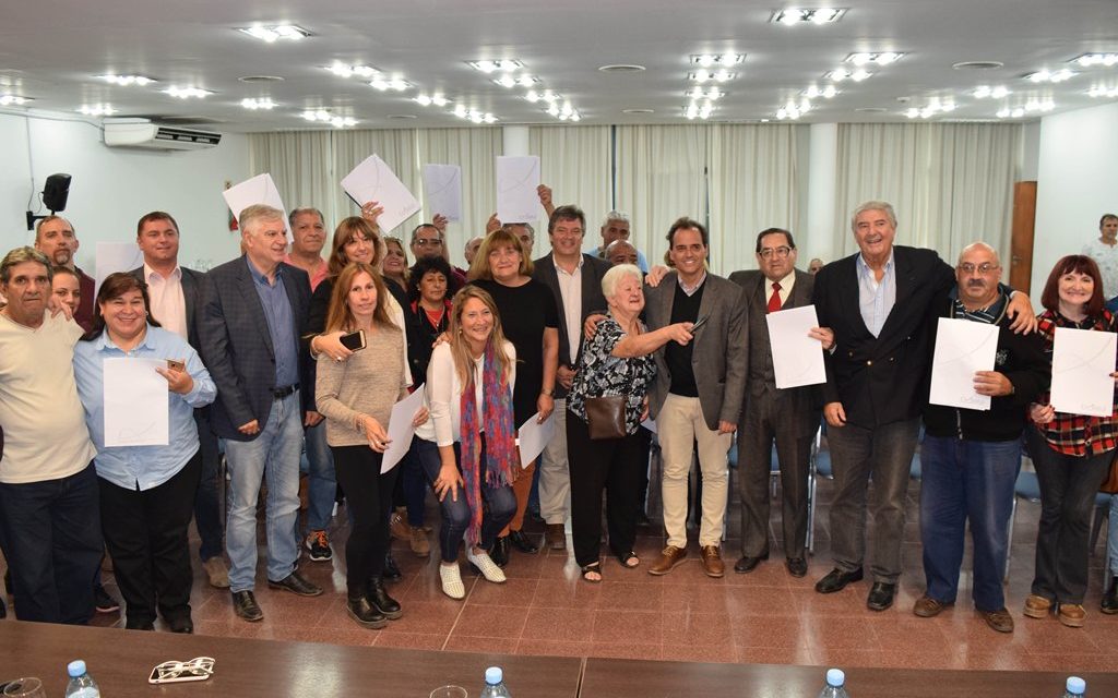 La Provincia entregó escrituras a vecinos de Río Cuarto