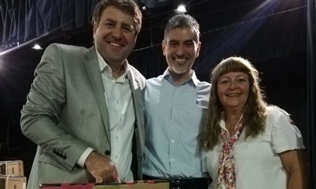 Entrega de equipamiento para planificación al municipio de Arias