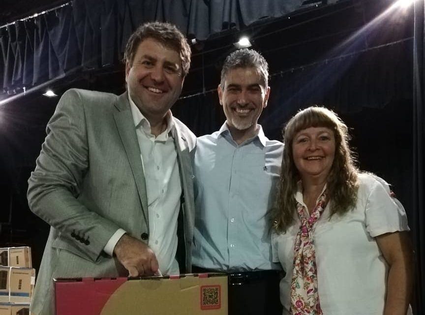 Entrega de equipamiento para planificación al municipio de Arias