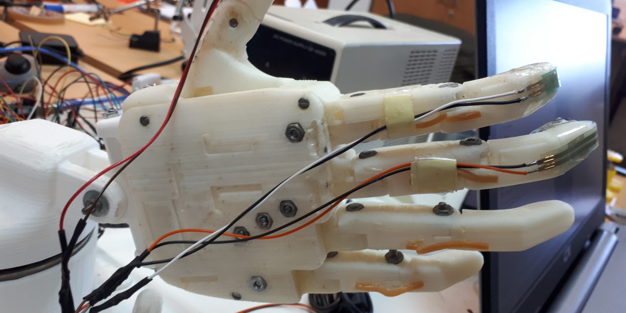 UNRC: Desarrollan una mano ortopédica de bajo costo que responde las órdenes del cerebro