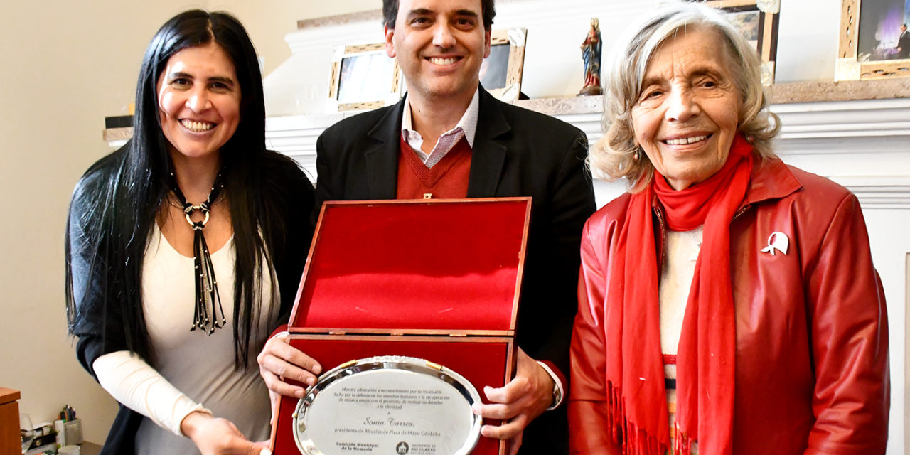 Sonia Torres presenta en Río Cuarto valijas viajeras por la identidad