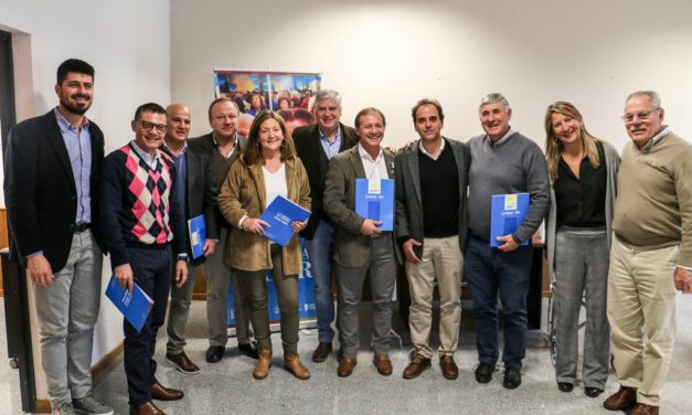 Municipios y comunas reciben sets ortopédicos destinados a personas mayores