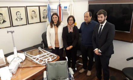 General Deheza: entrega de kits ortopédicos