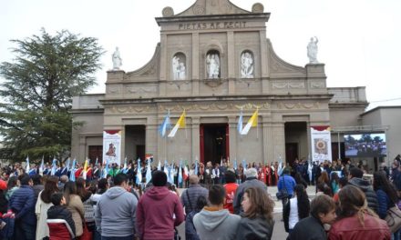 Una multitud acompañó la celebración de la Virgen de La Consolata