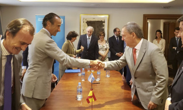 Schiaretti firmó en Madrid el financiamiento para la nueva Maternidad