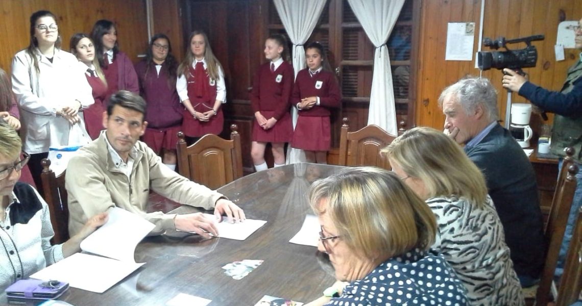 Alumnos de Villa Huidobro presentaron un proyecto para erradicar las bolsas de nylon