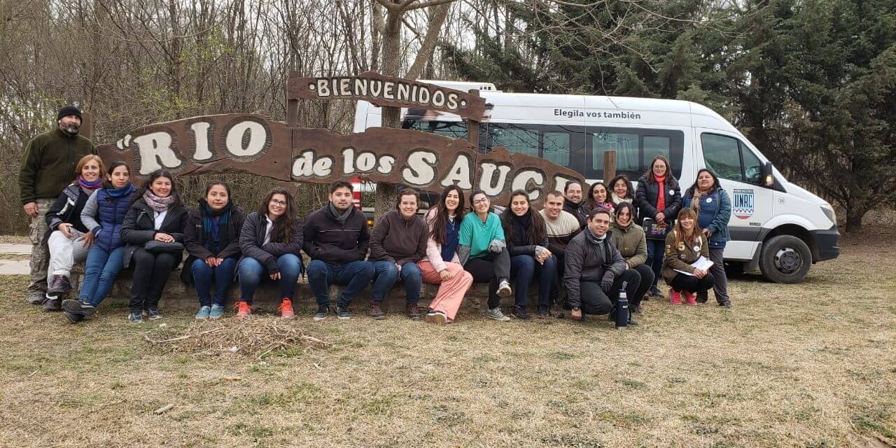 Docentes y alumnos hacen vacunación antirrábica y censo canino en Río de los Sauces