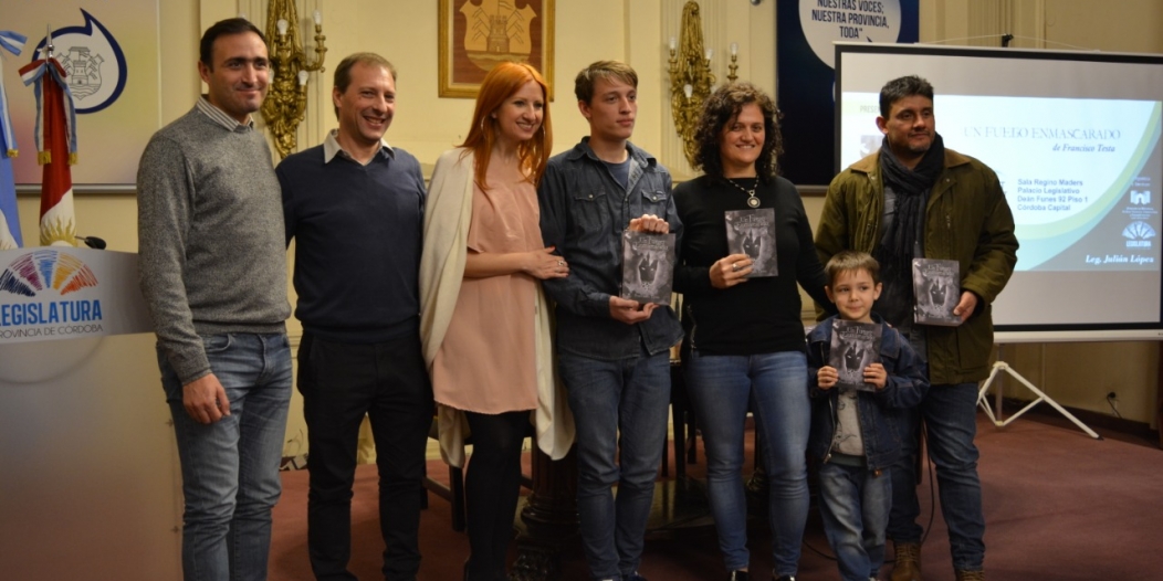 Un joven escritor de Laboulaye, presentó su libro en la Legislatura
