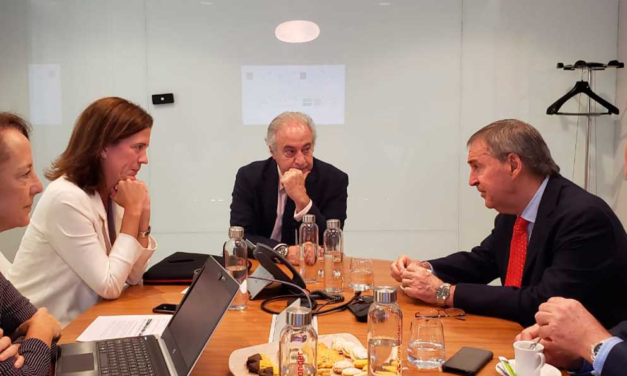 Schiaretti presentó al banco de Santander nuevos proyectos para su financiación