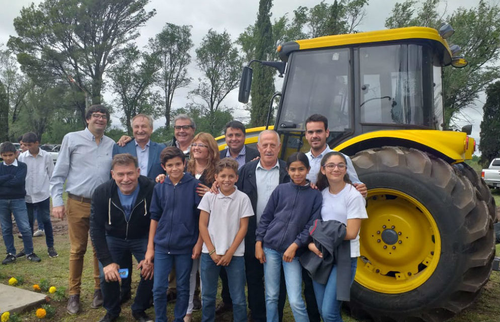 Agricultura entregó equipos a escuelas agrotécnicas del sur