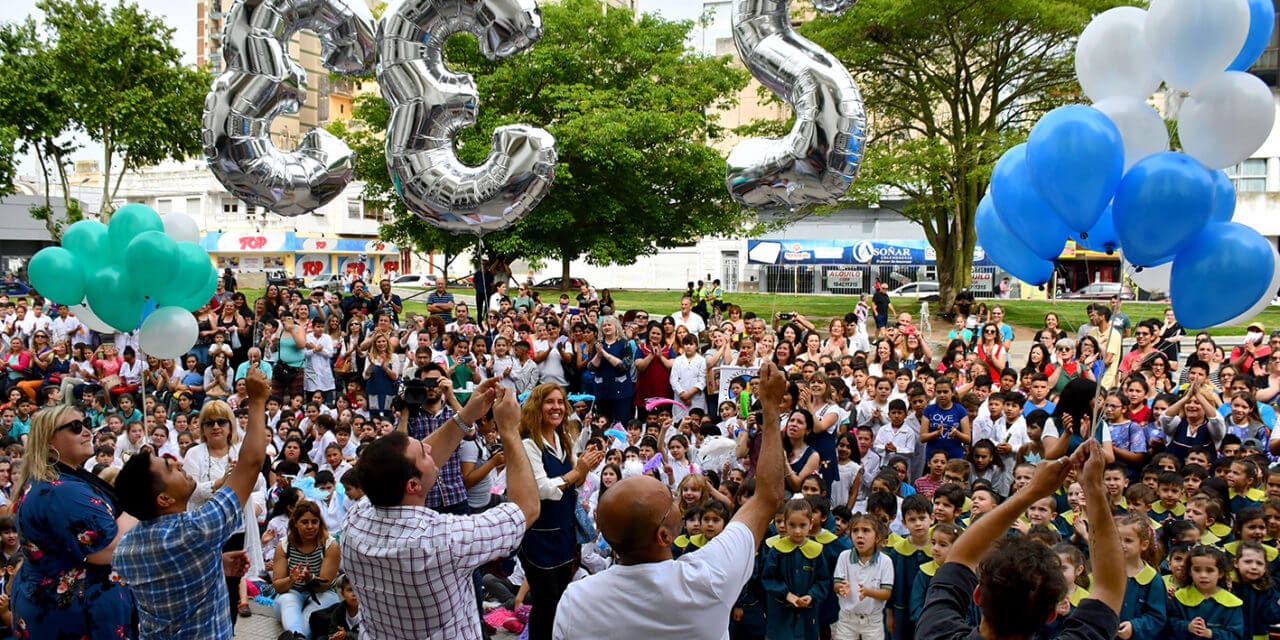 Festejo musical: más de 400 niños le cantaron a la ciudad