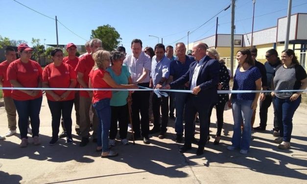 Carasso inauguró 3 cuadras de pavimento