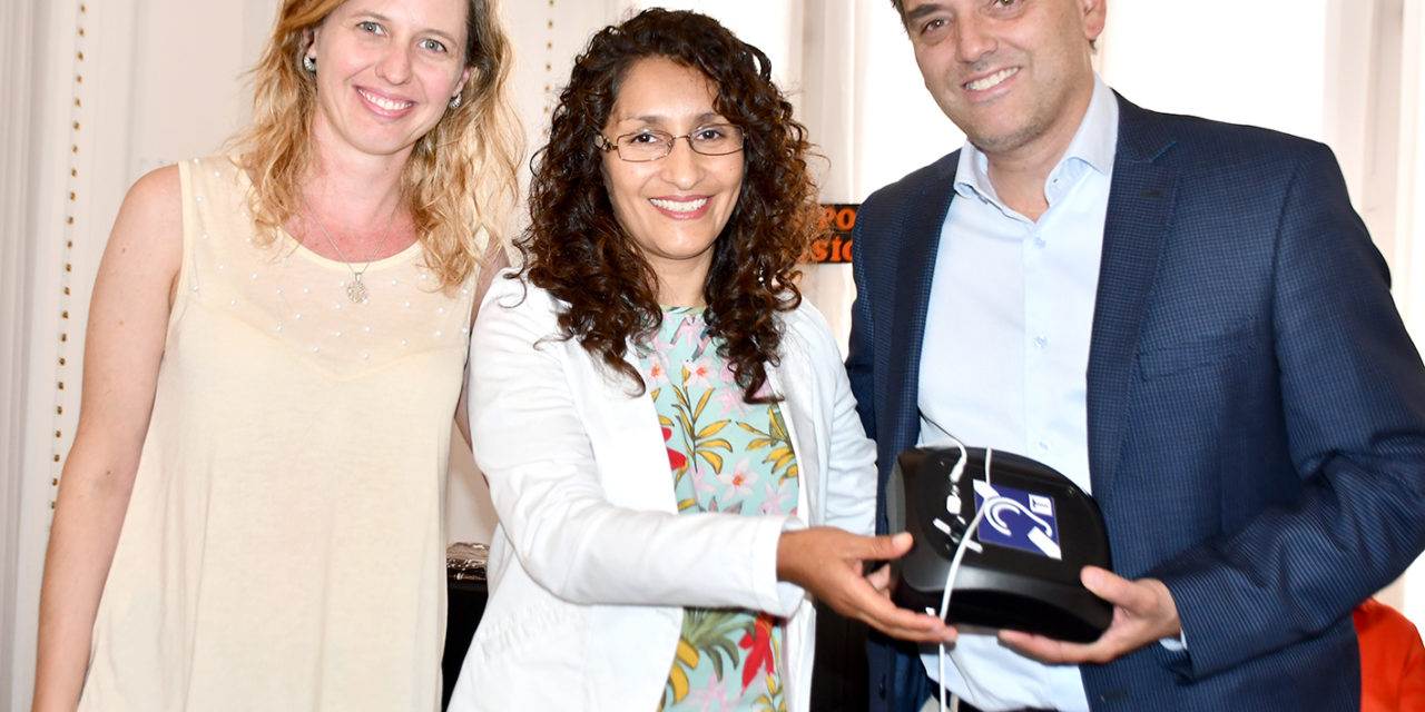 Ingeniería presentó en el Salón Blanco el dispositivo para la accesibilidad a la hipoacusia