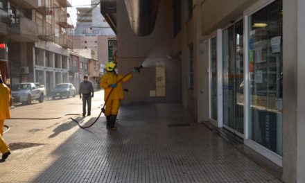 Se realizó un operativo de desinfección en espacios de gran circulación de personas