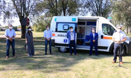 La Provincia entregó una ambulancia de alta complejidad a Laboulaye