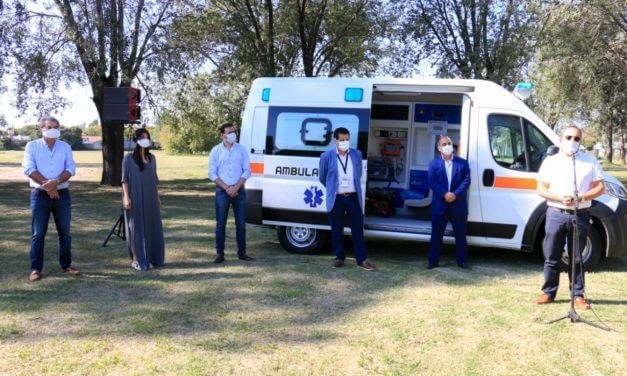 La Provincia entregó una ambulancia de alta complejidad a Laboulaye
