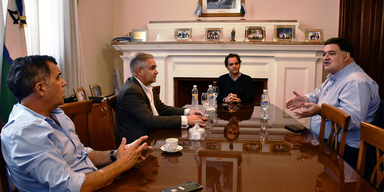 Llamosas se reunió con representantes de clínicas y garantizó acompañamiento