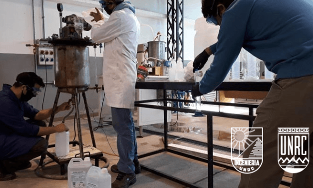 Empezó la producción de alcohol sanitizante en la Planta Piloto