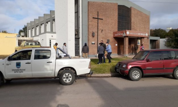 La UNRC entregó alcohol, lavandina, jabón y miel en distintos barrios de la ciudad