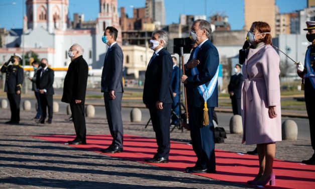 «Mantengámonos unidos y sanos», pidió Schiaretti en el Día de la Patria