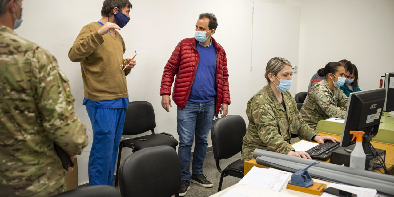 Río Cuarto: Llamosas recorrió el Centro de Operaciones que funciona en el Centro de Salud