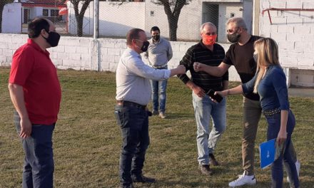 Charras: Héctor Campana entregó un subsidio al Charrense F.C.