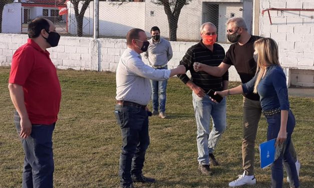 Charras: Héctor Campana entregó un subsidio al Charrense F.C.