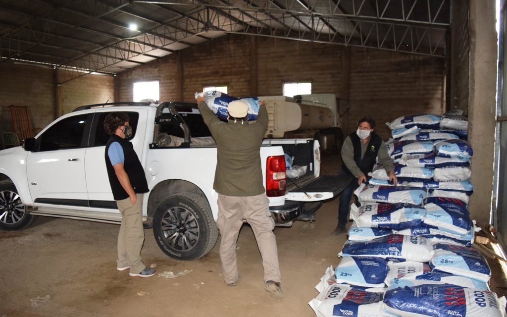 Incendios: se entregaron 600 bolsas de balanceado en Achiras