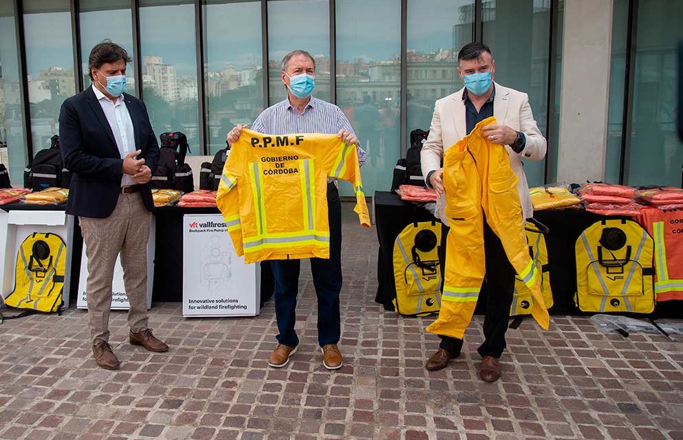 La Provincia entregó nuevo equipamiento a Bomberos Voluntarios