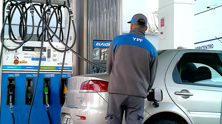 Aumentó el combustible un 2,5% en todo el país