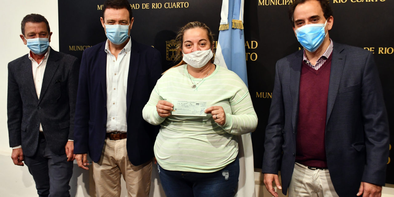 Llamosas entregó microcréditos productivos para emprendimientos populares