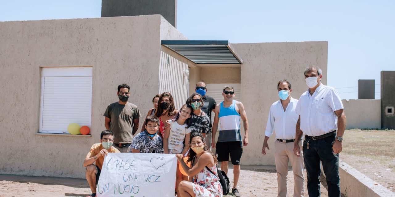Llamosas entregó nuevas viviendas en “Mi Lugar Mi Sueño 3”