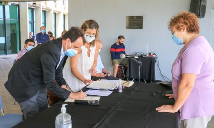 Más familias de Río Cuarto firmaron las escrituras de sus viviendas