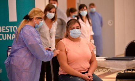 En el primer día se vacunaron 2.624 personas