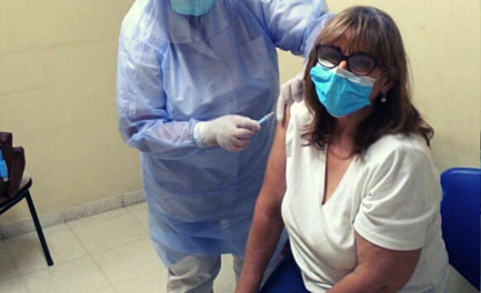VACUNARON CONTRA EL COVID-19 AL PERSONAL DE SALUD DE BULNES