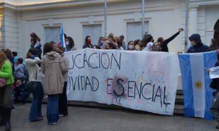 Padres autoconvocados exigieron que la educación sea considerada como actividad esencial