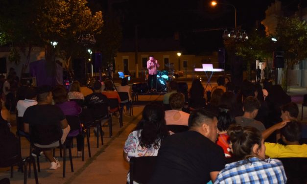 Coronel Moldes continúa con sus noches de verano