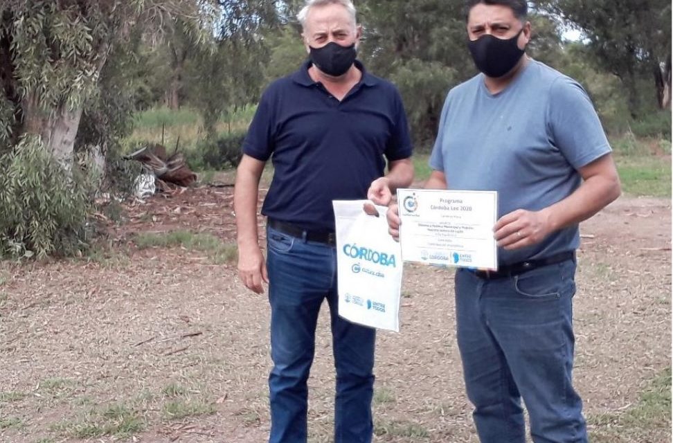 Entrega de aportes para la Biblioteca Municipal y Popular Nuestra Señora de Luján de Villa Huidobro