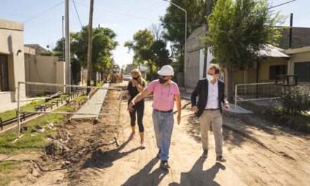 Río Cuarto: Llamosas recorrió la obra de cordón cuneta en Barrio Pizarro