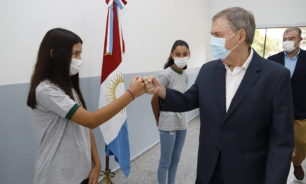 Schiaretti habilitó el ciclo lectivo 2021 en una nueva escuela