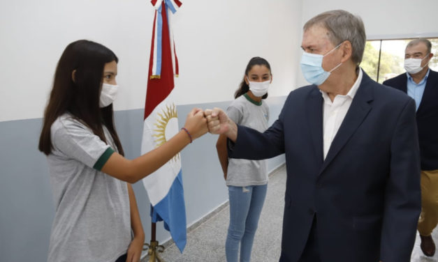 Schiaretti habilitó el ciclo lectivo 2021 en una nueva escuela